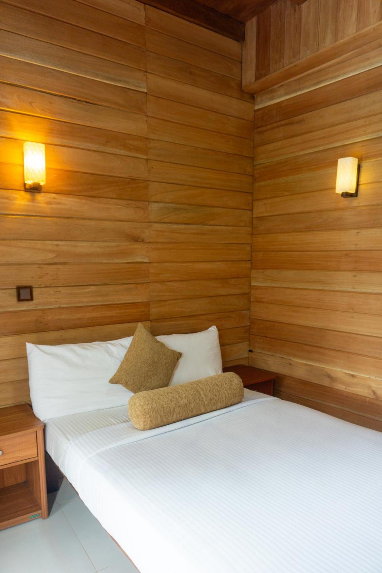 Refresh Inn Ella Εξωτερικό φωτογραφία