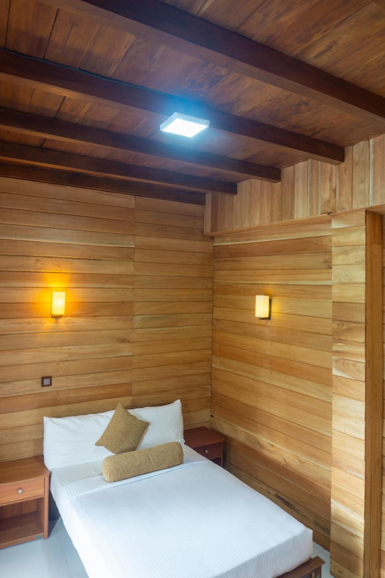 Refresh Inn Ella Εξωτερικό φωτογραφία